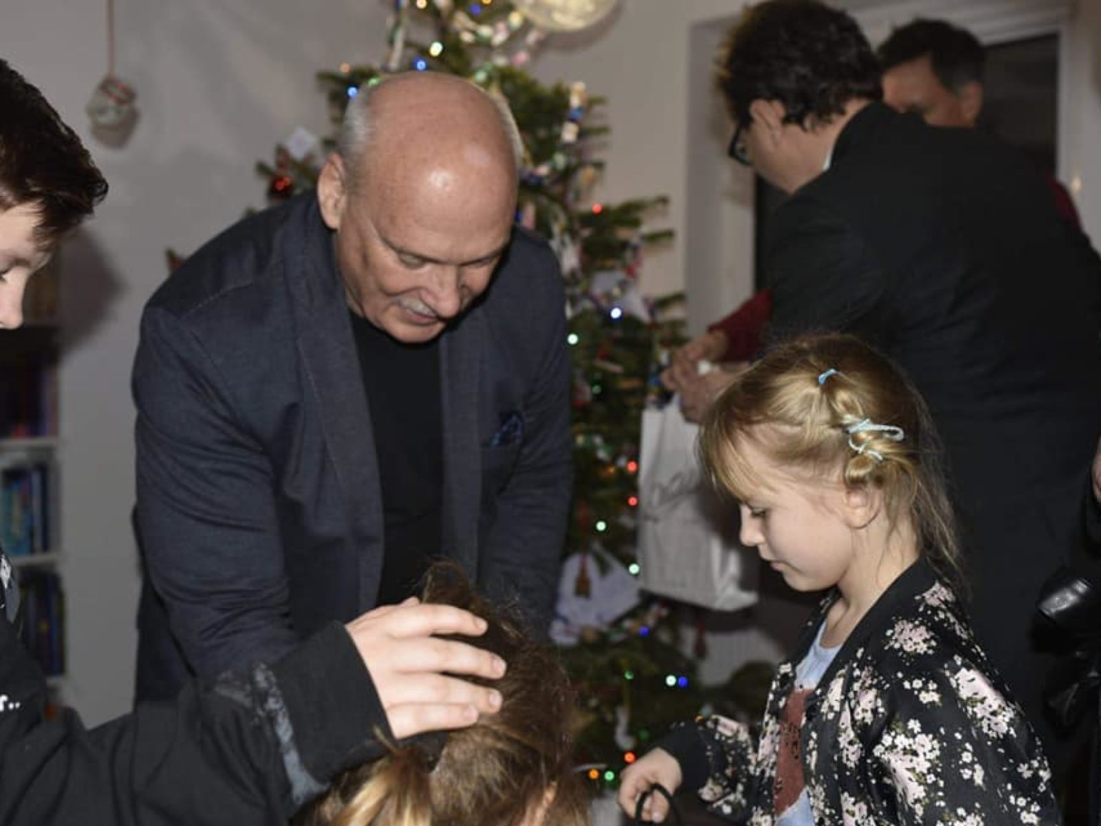 Burmistrz Dzielnicy Praga-Południe oraz Dyrektor Fabryki E.Wedel odwiedzili dzieci z Domu Fundacji